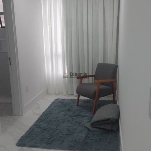 APARTAMENTO PR�XIMO AO MAR MOBILIADO