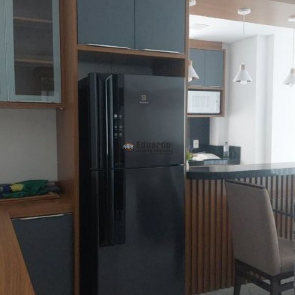 APARTAMENTO PR�XIMO AO MAR MOBILIADO