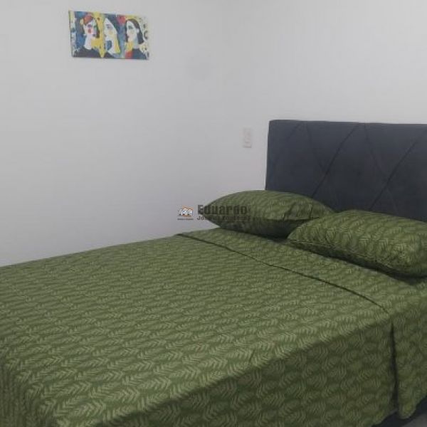 APARTAMENTO PR�XIMO AO MAR MOBILIADO