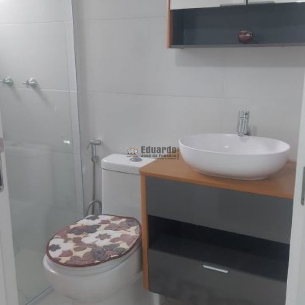 APARTAMENTO PR�XIMO AO MAR MOBILIADO