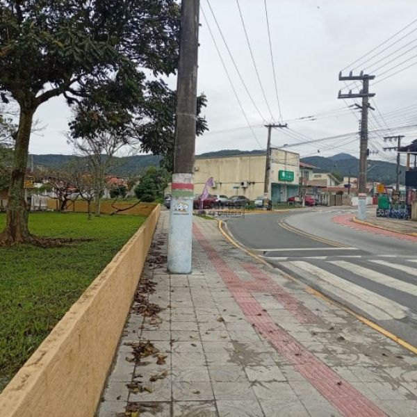 EXCELENTE TERRENO CENTRO DE PORTO BELO.