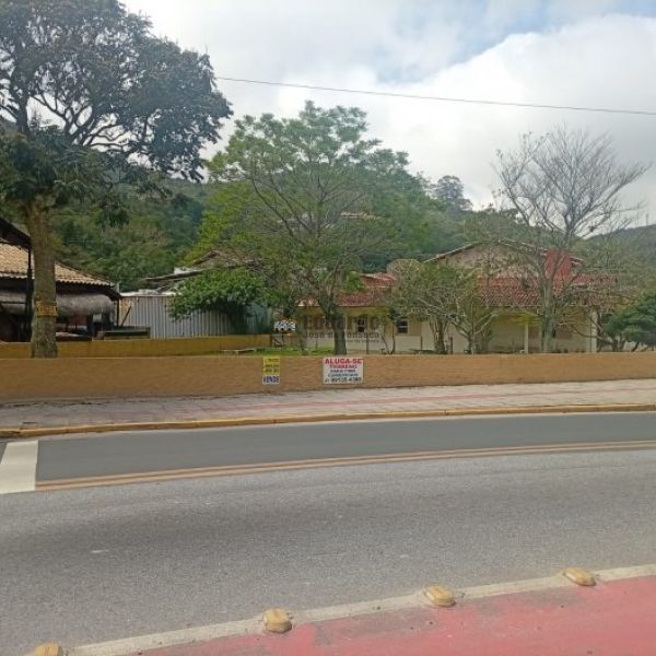 EXCELENTE TERRENO CENTRO DE PORTO BELO.