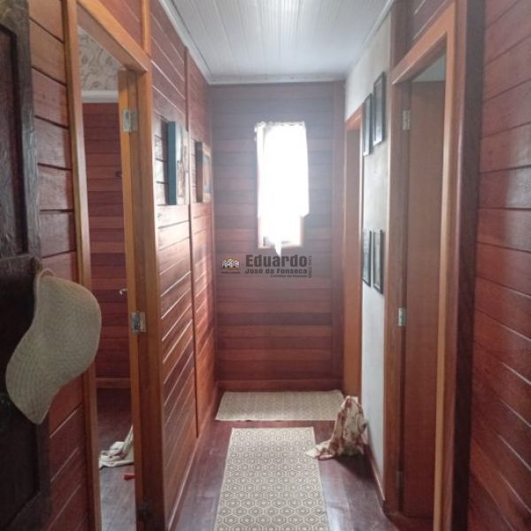 CASA ESTILO SOBRADO EM MADEIRA 