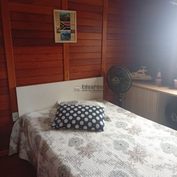 CASA ESTILO SOBRADO EM MADEIRA 