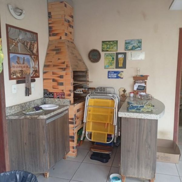 CASA ESTILO SOBRADO EM MADEIRA 