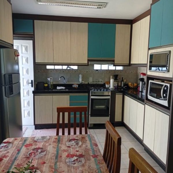 CASA 03 DORMIT�RIOS LOCA��O ANUAL
