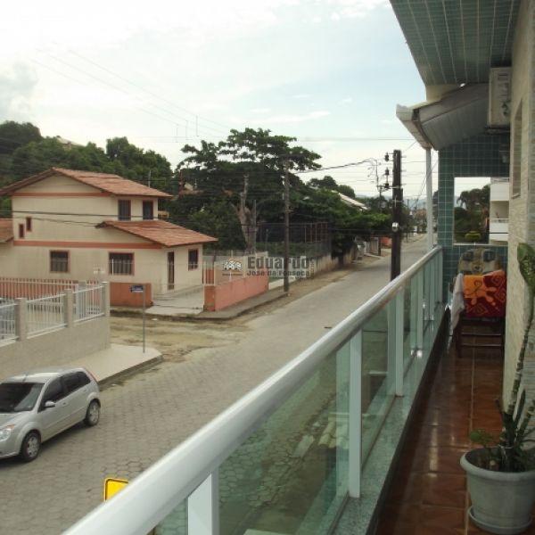 Sobrado e Apartamento centro de Porto Be