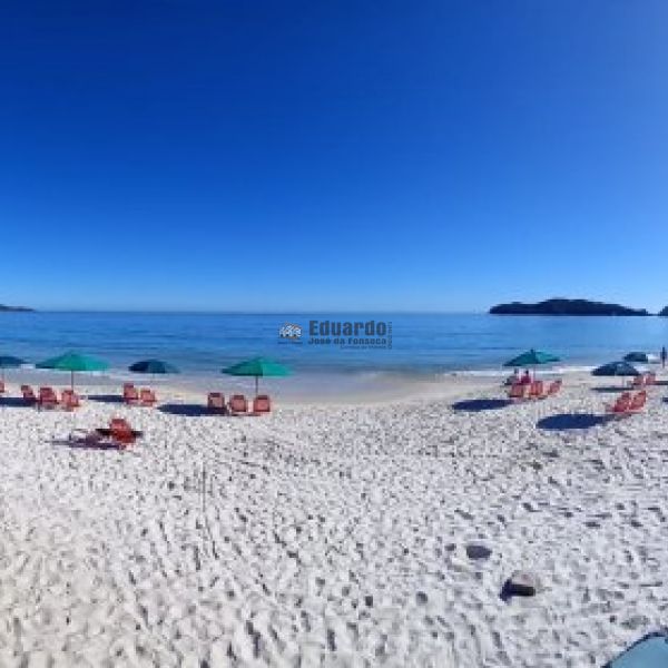 CASA COM 4 DORM.EM BOMBINHAS 