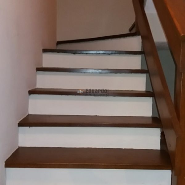 CASA COM 4 DORM.EM BOMBINHAS 