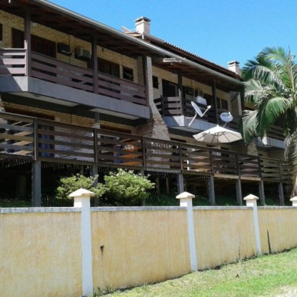 SOBRADO DUPLEX A VENDA 200 METROS DA PRAIA