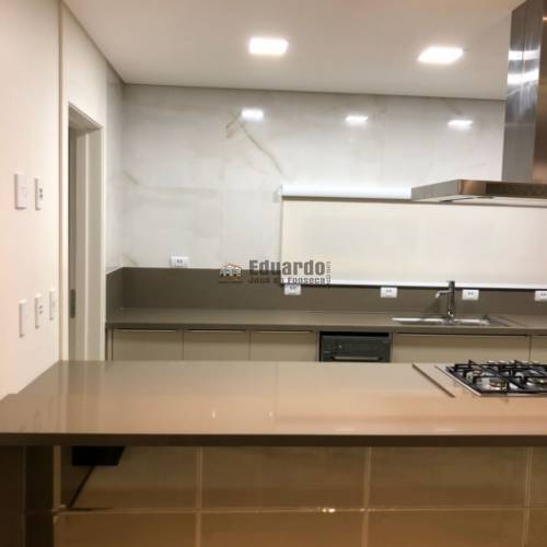 APARTAMENTO COM QUATRO DORMITRIOS