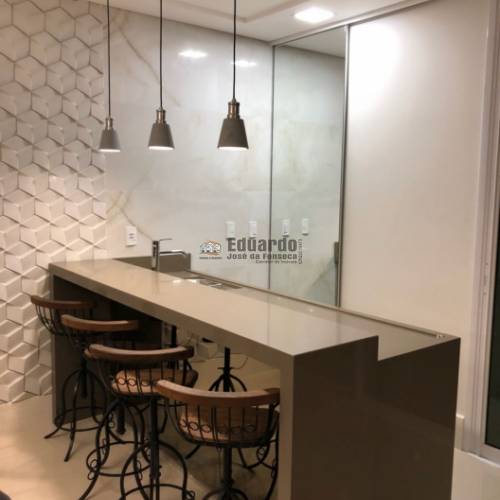 APARTAMENTO COM QUATRO DORMITRIOS