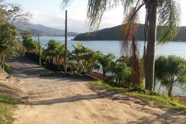TERRENO COM VISTA PARA O MAR