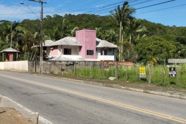 TERRENO DE 10.498,98M²