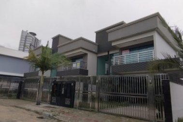 SOBRADO GEMINADO DE ALTO PADRÃO À VENDA EM PORTO