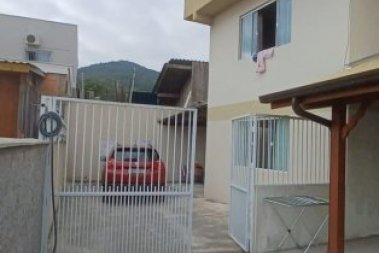 SOBRADO GEMINADO COM 02 DORM.