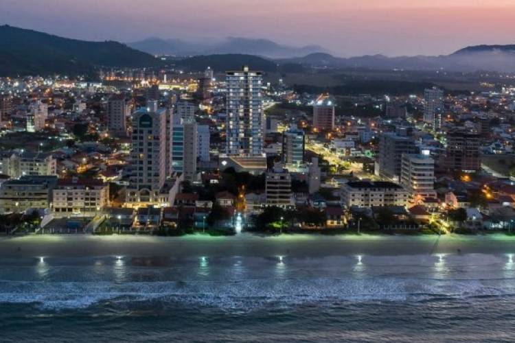 APARTAMENTO DE ALTO PADR�O COM 03 SU�TES