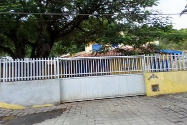 CASA DE PRAIA EM LOCAL ESTRATÉGICO.