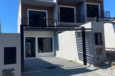 SOBRADO GEMINADO COM 02 SUÍTES