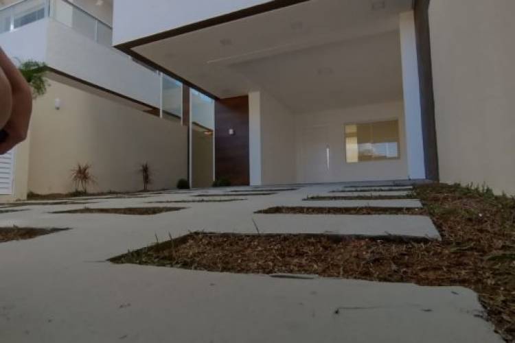 SOBRADO TRIPLEX 03 DORM. BAL.PEREQU.