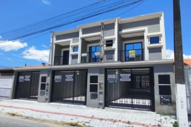 CASA GEMINADA COM 03 SU�TES 