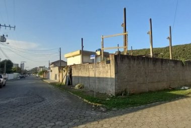 TERRENO COM EDIFICAÇÃO MISTA DE GRANDE VALORIZAÇÃO