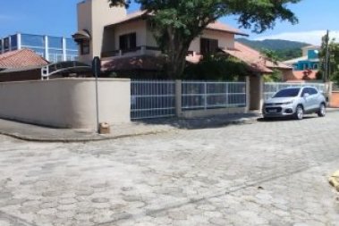 CASA DE ALTO PADRÃO EM PORTO BELO.