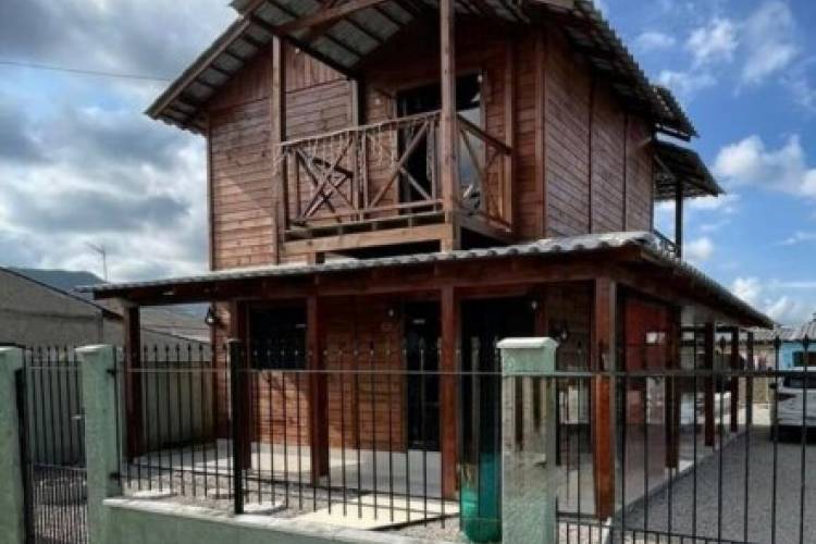 CASA MISTA  AMPLA  E ACONCHEGANTE 