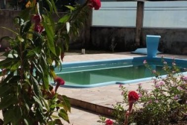 CASA FRENTE AVENIDA COM TRÊS DORMITORIOS