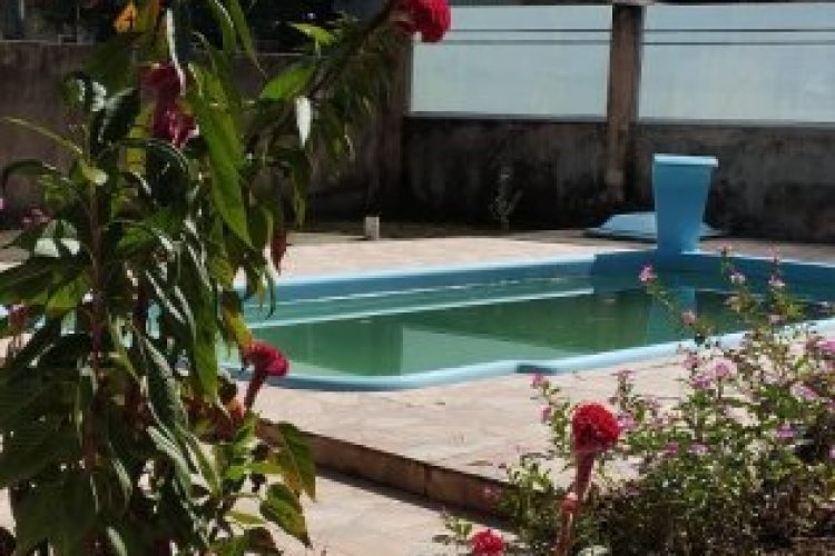 CASA FRENTE AVENIDA COM TRS DORMITORIOS