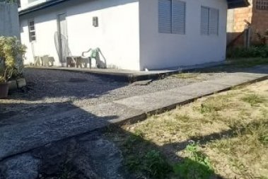 CASA NO CENTRO DE PORTO BELO COM 03 DORM.