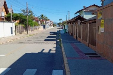 LINDA CASA COM 04 DORMIT�RIOS E MOBILIADA CENTRO D