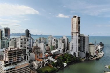 APARTAMENTO COM 02 SU�TES PR�XIMO AO PIER E HARD R