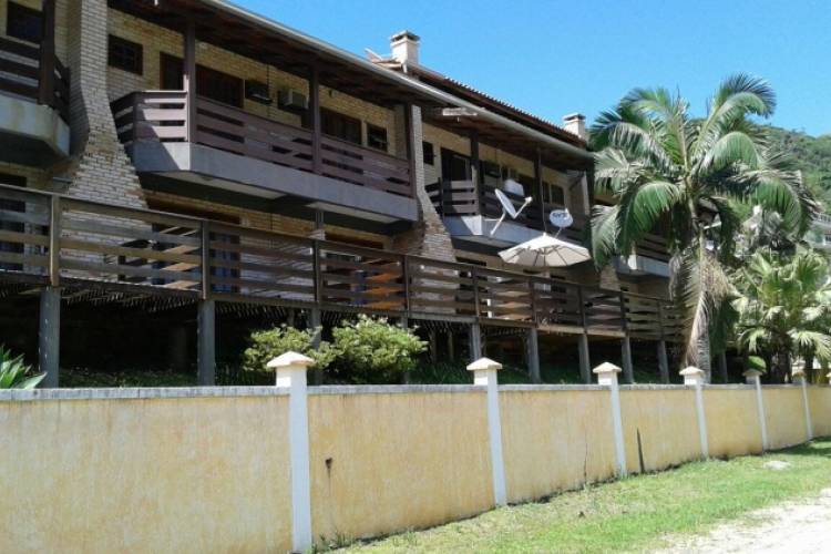SOBRADO DUPLEX A VENDA 200 METROS DA PRAIA