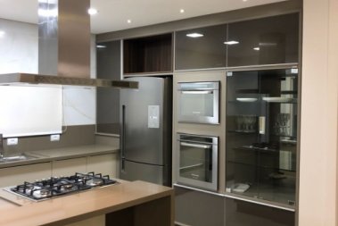 APARTAMENTO COM QUATRO DORMITÓRIOS